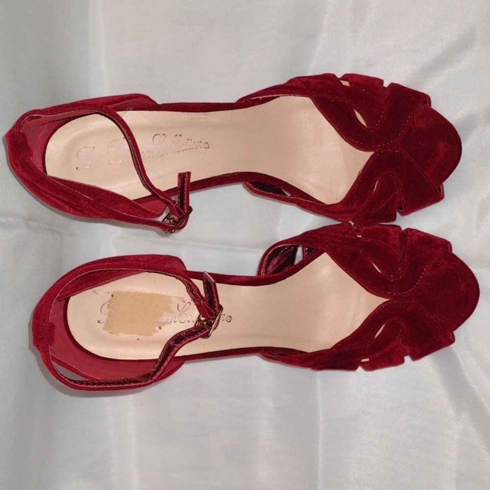 Pre Own Women Wine Red  Size 8